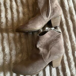 Stylish Tan Western Booties